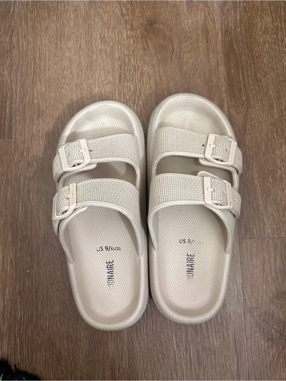 Cushionaire Women’s Cream Double-Buckle Cloud Slide Sandals Size 9